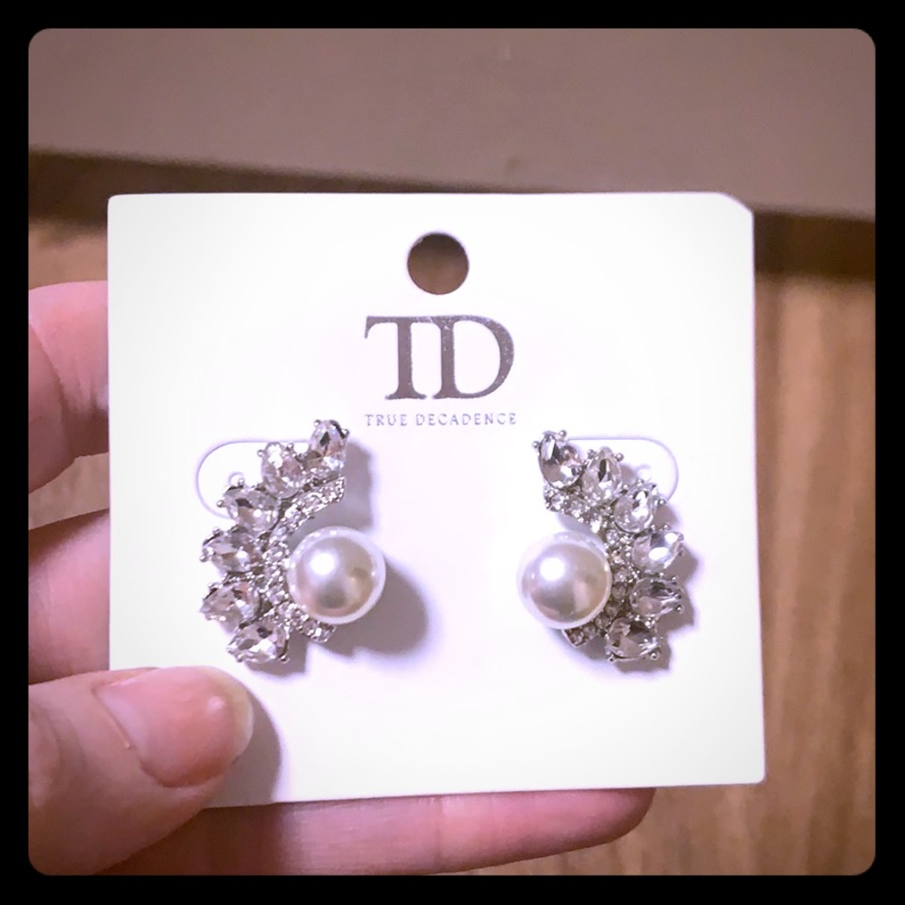 Beautiful crystal and pearl earrings in silver